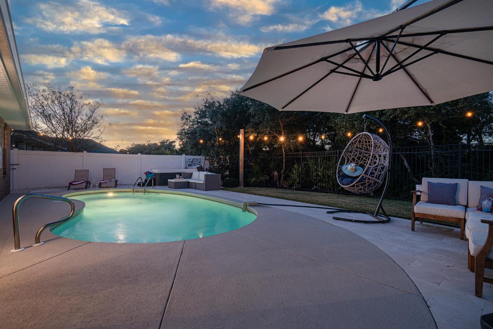 Heated Pool And Golf Cart, Walk To Beach! Best Deal! Destin Exterior photo
